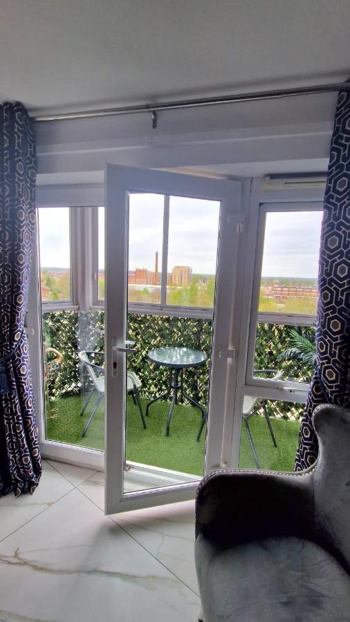 Two Bed Apartment With Balcony Slough,Windsor,Legoland Exterior foto